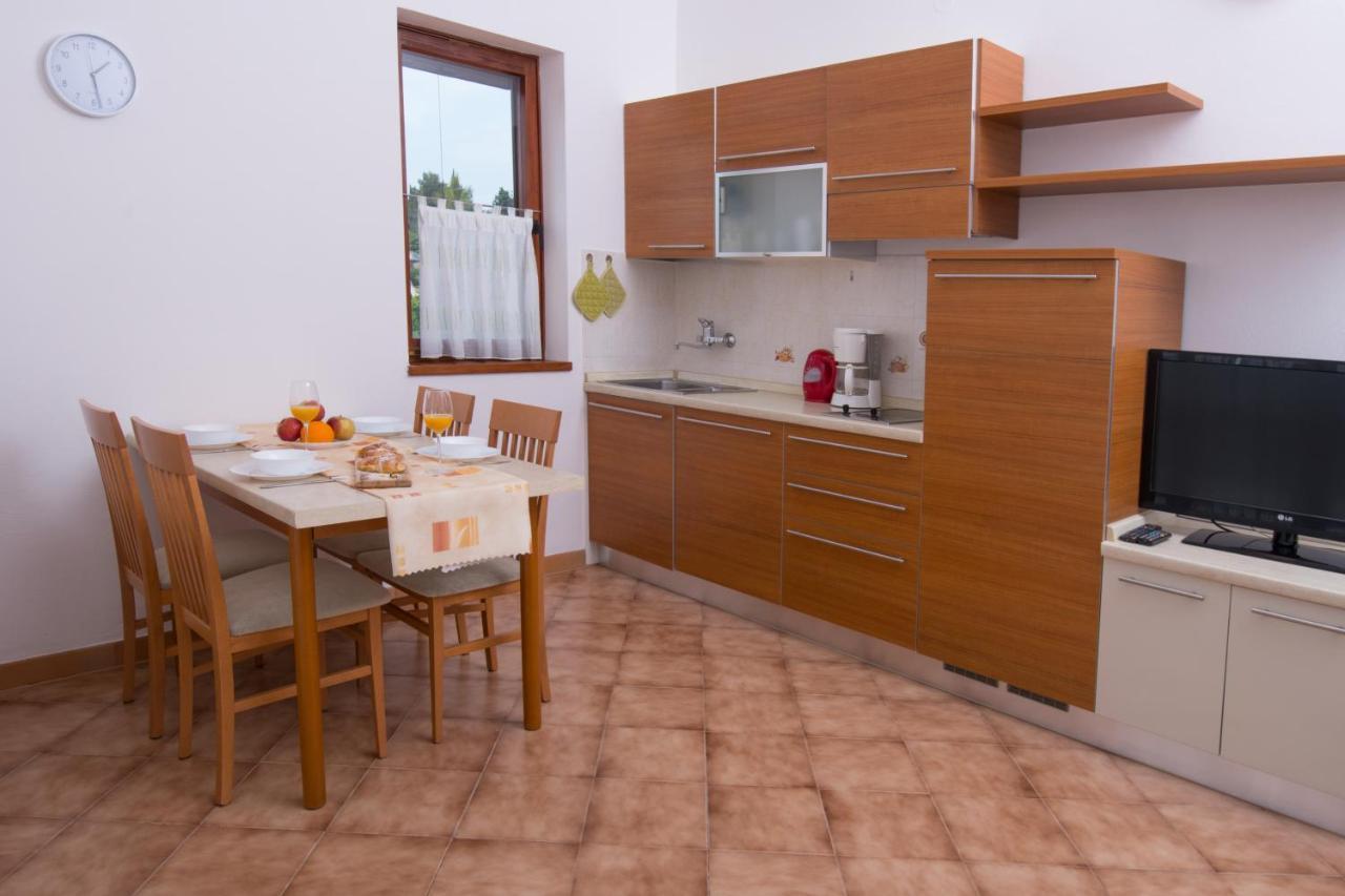 Apartments Mira 1 Premantura Ngoại thất bức ảnh